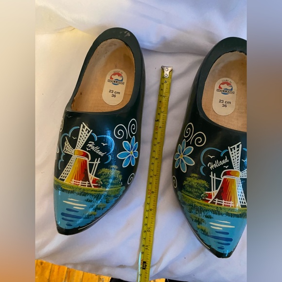 Wooden Shoes from The Netherlands fit a 7 - 8 vintage - Picture 4 of 5